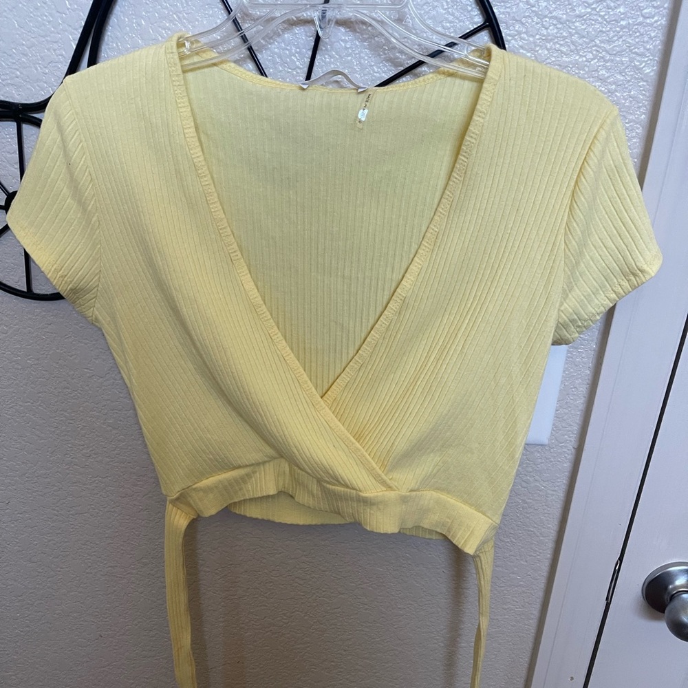 yellow crop top <3